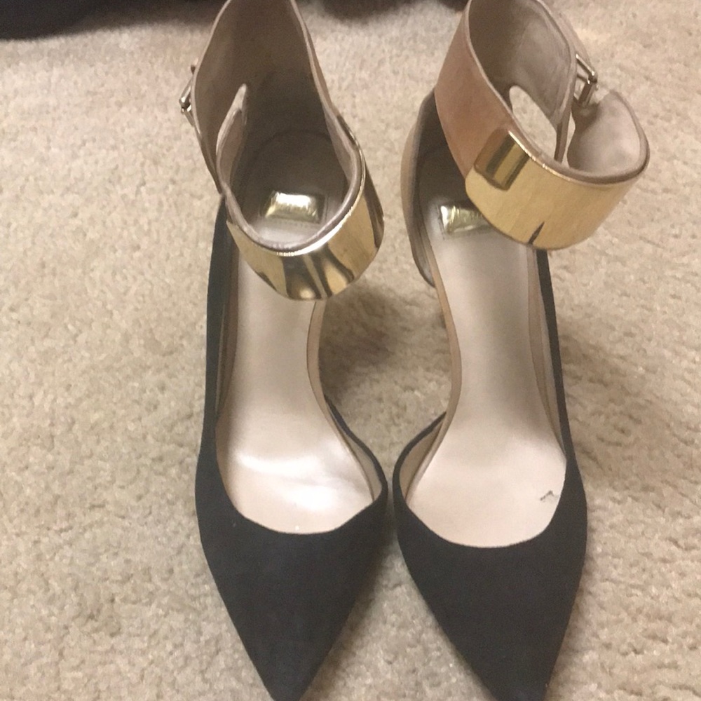 Black & Nude Heels with gold accessory